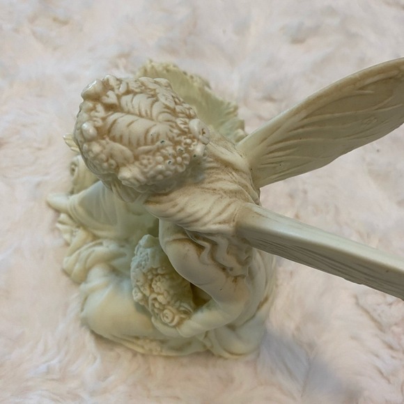 Partylite Ariana Fairy Blowing Kisses Porcelain Tea Light Candle Holder - Picture 10 of 11